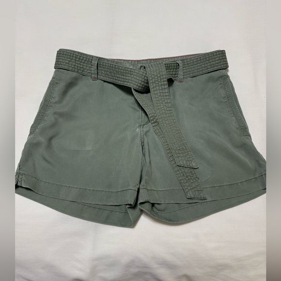 Tommy Hilfiger Shorts Size 4 - Picture 1 of 4